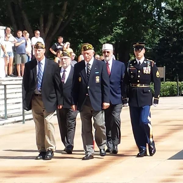 Soldier presenting wreath at Tomb of the Unknowns Washington DC