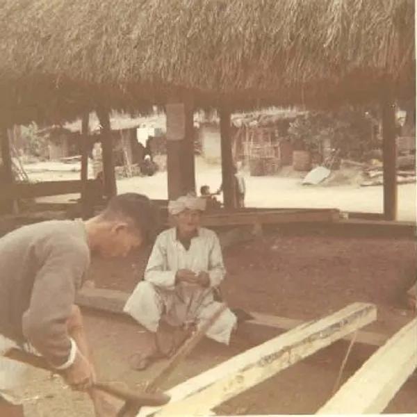 Woodworkers in Que Son village